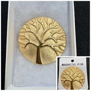 Elegant Gold Tree of Life Magnetic Fastener Brooch